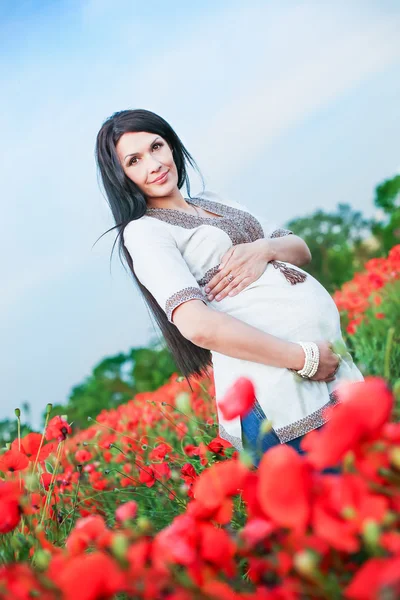 Pretty pregnant brunette young woman — Stock Photo, Image