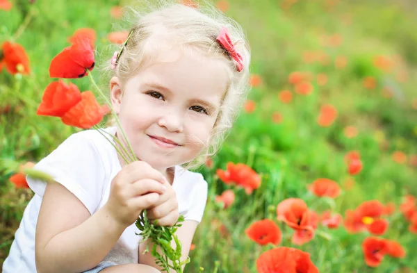 Cute little girl holding a bouquet — Stock Photo, Image