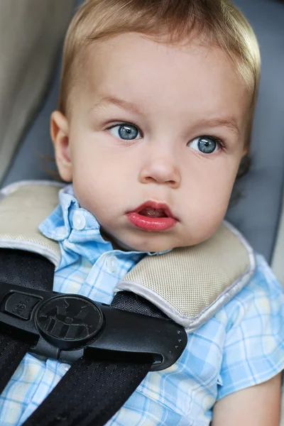 Portrait d'un mignon tout-petit garçon — Photo