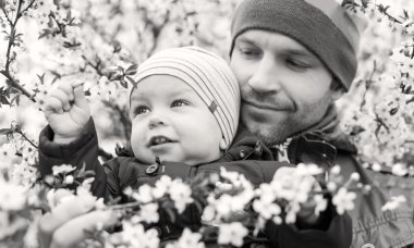 padre felice con bambino