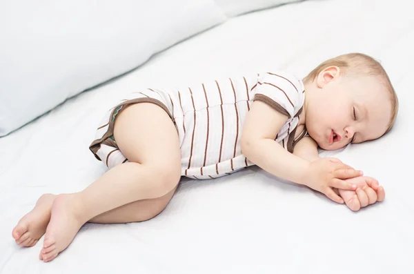 Ύπνου αστείο μωρό αγόρι — Φωτογραφία Αρχείου