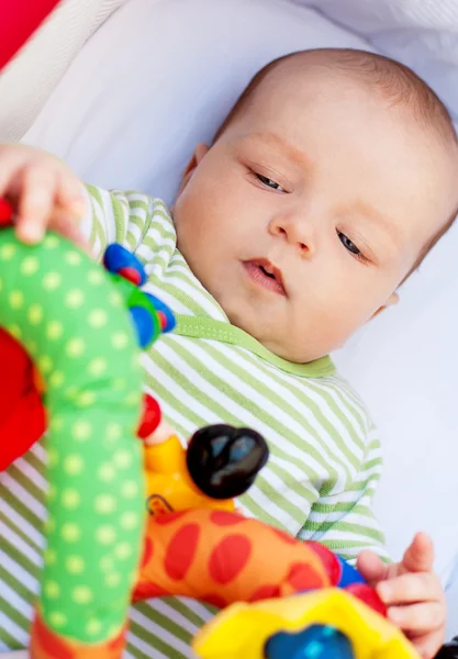 Baby liggend in pram — Stockfoto