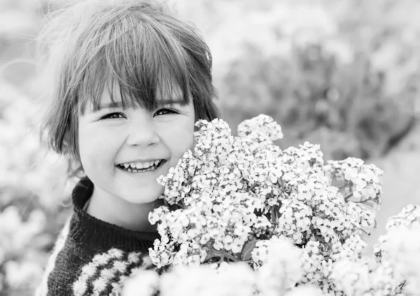 Portre mutlu küçük kız — Stok fotoğraf