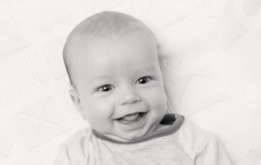 gülümseyen şirin bebek 