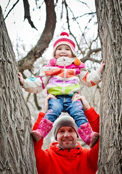 Otec a jeho malá dcera šťastná — Stock fotografie