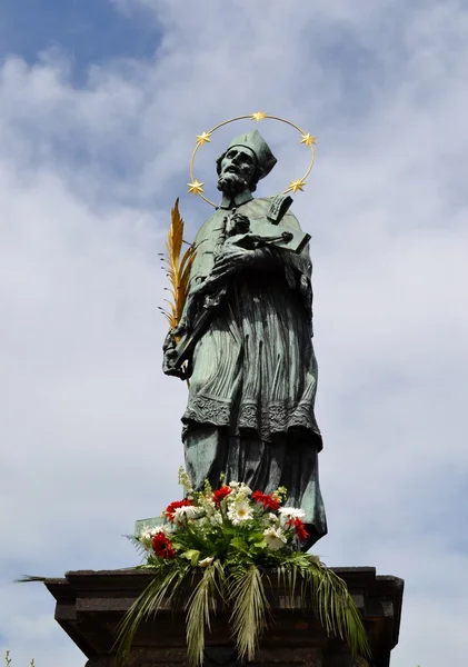 Statue of St. John of Nepomuk on Charles Bridge — Stock Photo, Image