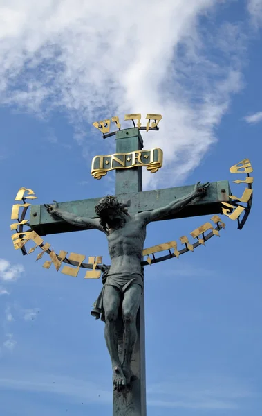 Cross och Blue Sky — Stockfoto