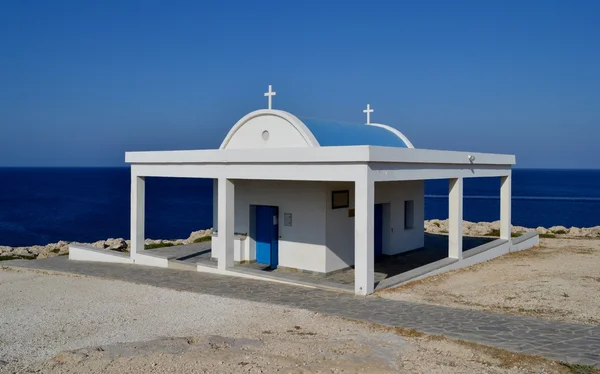 Blue and white church with sea — Stock Photo, Image