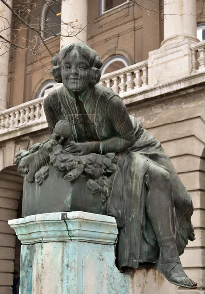 Statue at the castle — Stock Photo, Image