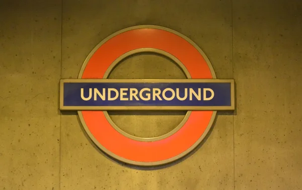 Лондон підземних знак — стокове фото