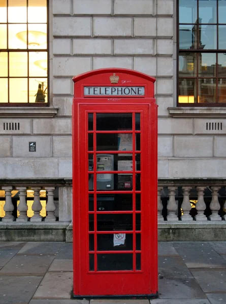 Vörös telefonfülke — Stock Fotó