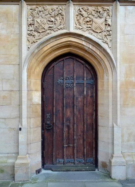 Façade de la cathédrale de Bath — Photo