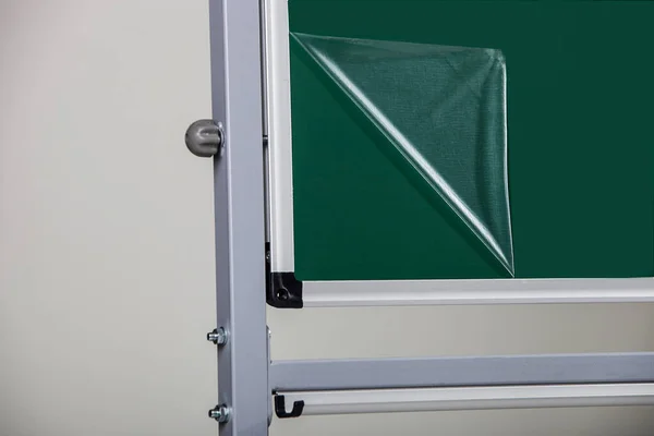 Okul yönetimi tarafsız bir arkaplanda izole edildi.