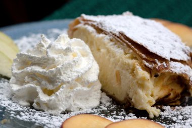 Topfenstrudel/Quarkstrudel
