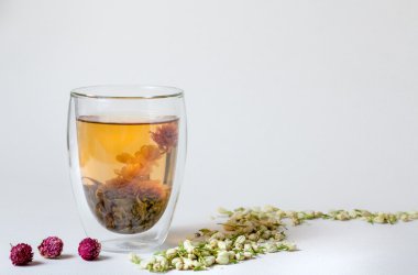 çiçekli çay ve kuru çiçekler