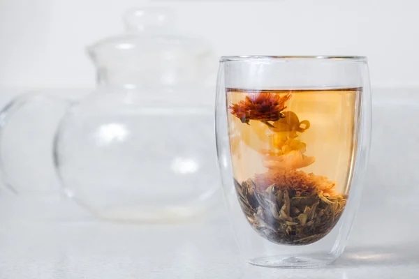 Flowering Tea and Teapot — Stock Photo, Image