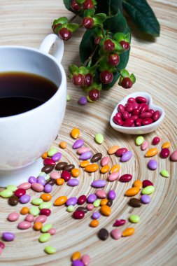 bir fincan kahve ve şeker kalp