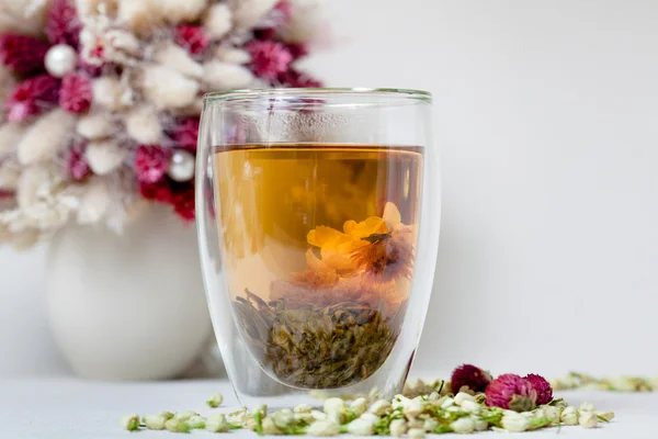 Flowering Tea and Dry Flowers — Stock Photo, Image