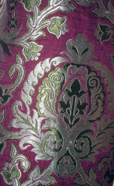 Lila, pembe ve beyaz arka plan üzerinde çiçekler ile sorunsuz brokar kumaş