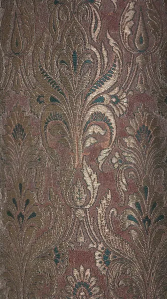 çiçekli pembe, arka planda kesintisiz brokar kumaş