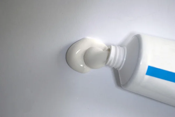 diş macunu tüpü geliyor