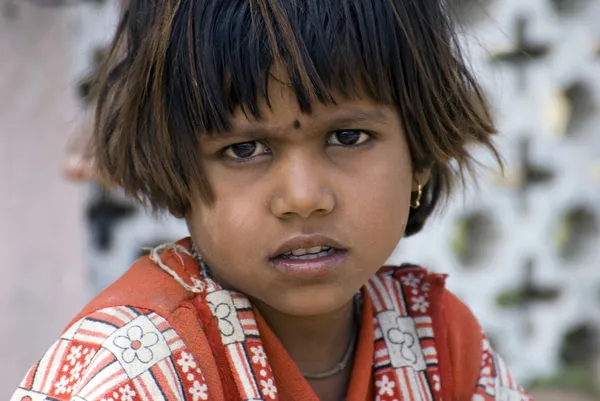 A poor slum girl from India — Stock Photo, Image