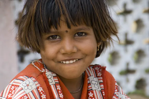 A poor slum girl from India — Stock Photo, Image