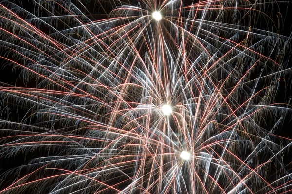 Fuochi d'artificio sul cielo nero — Foto Stock