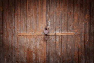 ahşap kapı eski tuş kilidi