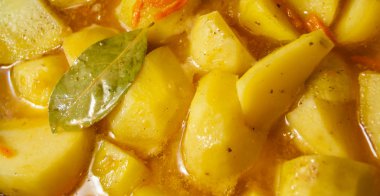 Baharat ile haşlanmış patates