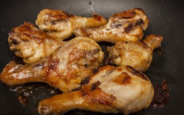 kızarmış tavuk budu