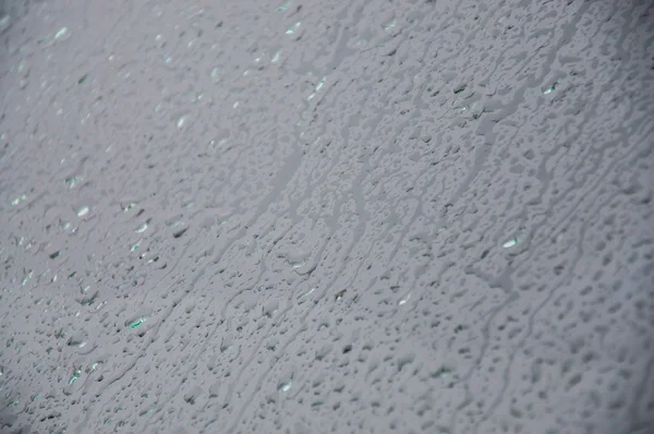 Des gouttes de pluie sur la fenêtre — Photo