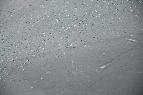 窓に雨が降る — ストック写真