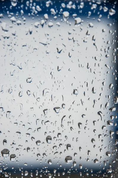 Des gouttes de pluie sur la fenêtre — Photo