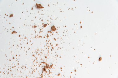 Beyaz arka planda tatlı kurabiyeler