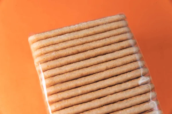 Cracker Sale Sullo Sfondo Arancione — Foto Stock