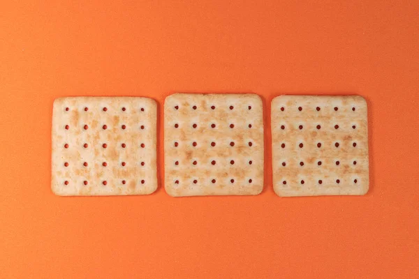 Salt Crackers Orange Background — Stock Photo, Image