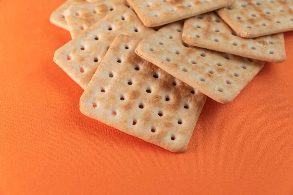 Galletas Saladas Sobre Fondo Naranja —  Fotos de Stock