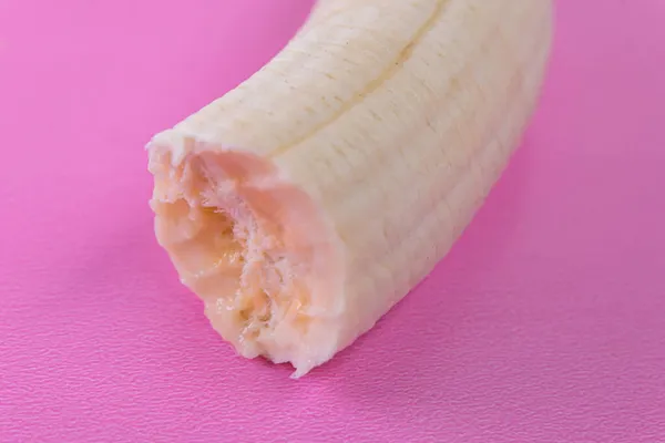 Plátano Sobre Fondo Rosa — Foto de Stock