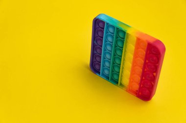 Fidget popit oyuncak gökkuşağı rengi - stres karşıtı, eğlenceli ve eğitici