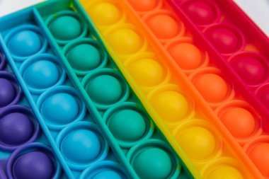 Fidget popit oyuncak gökkuşağı rengi - stres karşıtı, eğlenceli ve eğitici