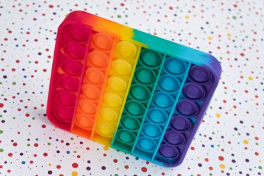 Fidget popit oyuncak gökkuşağı rengi - stres karşıtı, eğlenceli ve eğitici