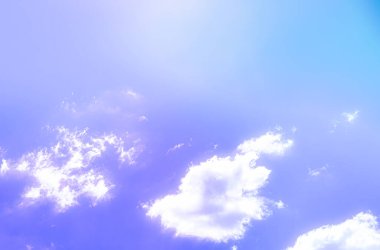 Bulutları olan inanılmaz güzel bir gökyüzü