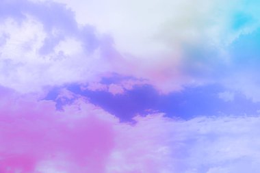 Bulutları olan inanılmaz güzel bir gökyüzü