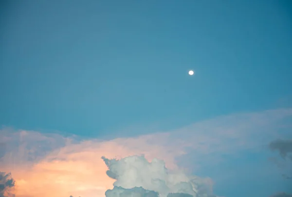 雲と素晴らしい美しい空 — ストック写真