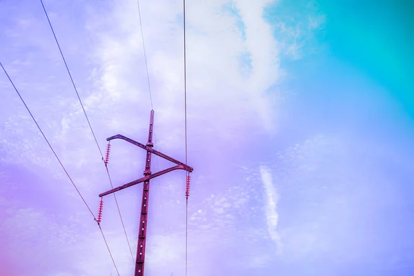 Erstaunlich Schöner Himmel Mit Wolken Mit Hochspannungsmast — Stockfoto