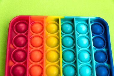 Fidget it toy gökkuşağı rengi, anti-stres, eğlence ve eğitici