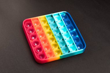 Fidget it toy gökkuşağı rengi, anti-stres, eğlence ve eğitici