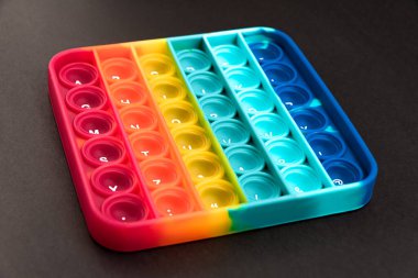 Fidget it toy gökkuşağı rengi, anti-stres, eğlence ve eğitici