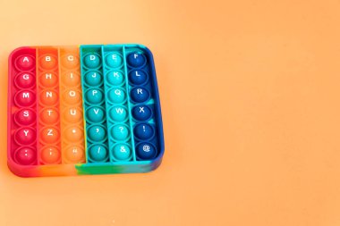 Fidget it toy gökkuşağı rengi, anti-stres, eğlence ve eğitici